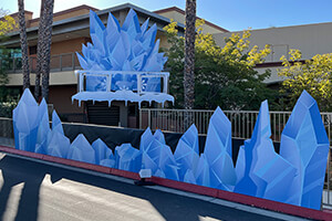 Frozen Platform Scene Drive